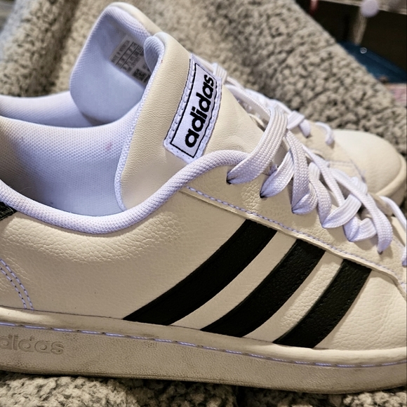 Adidas - Picture 2 of 3